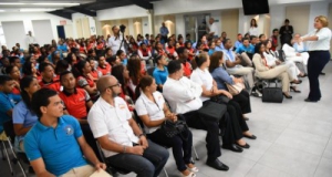 Entrenan estudiantes para empleos de Zonas Francas