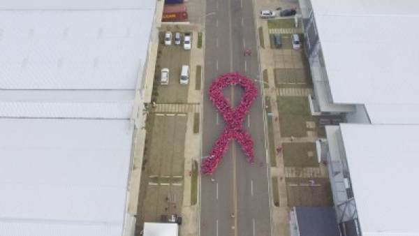 La Corporación Zona Franca de Santiago forma Gran Lazo Humano contra el cáncer de mama