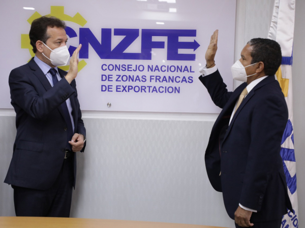 Daniel Liranzo toma posesión como director ejecutivo del Consejo Nacional de Zona Francas de Exportación